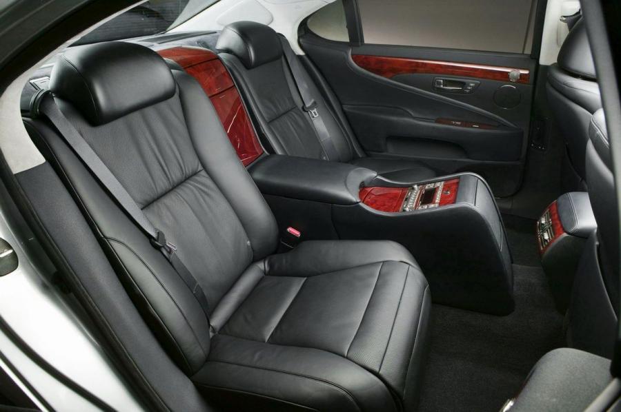  Lexus LS460 2006 года  (фото 198 из 200)
